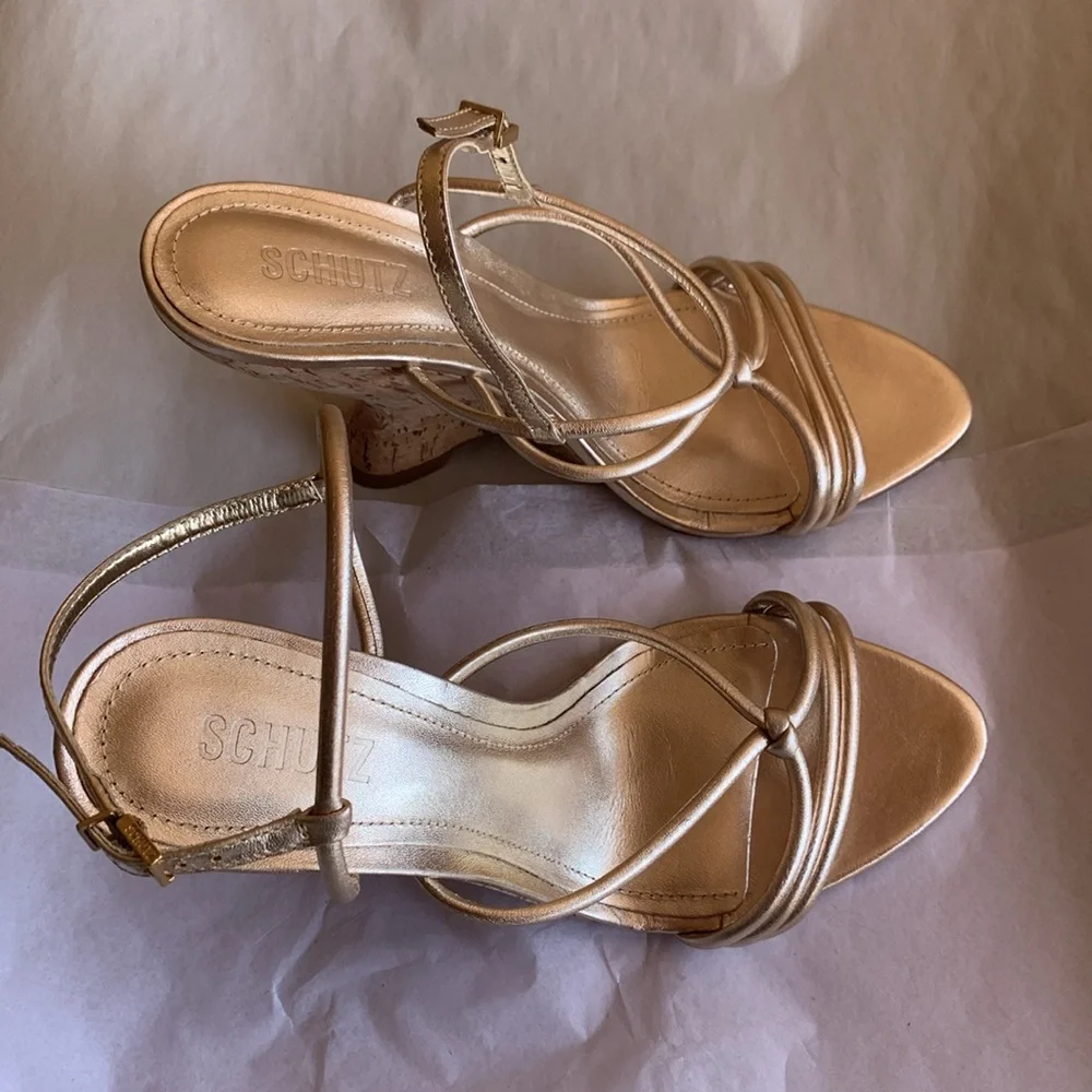 NWT Shultz Daryl Metallic Leather Sandal in Gold Metallic Size 10